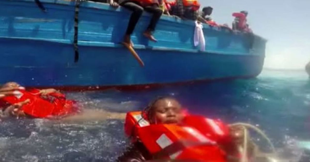 “Stai calma!”, il video del drammatico salvataggio dei migranti
