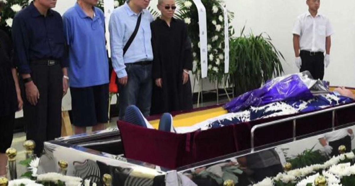 Cina, Lu Xiaobo è stato cremato: le sue cenersi sparse in mare