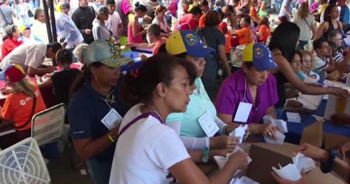 Venezuela, oltre 7 milioni di persone alla votazione anti-Maduro