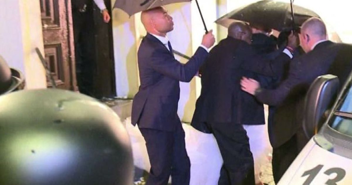 Brasile, uova invece di riso sulla sposa per protesta