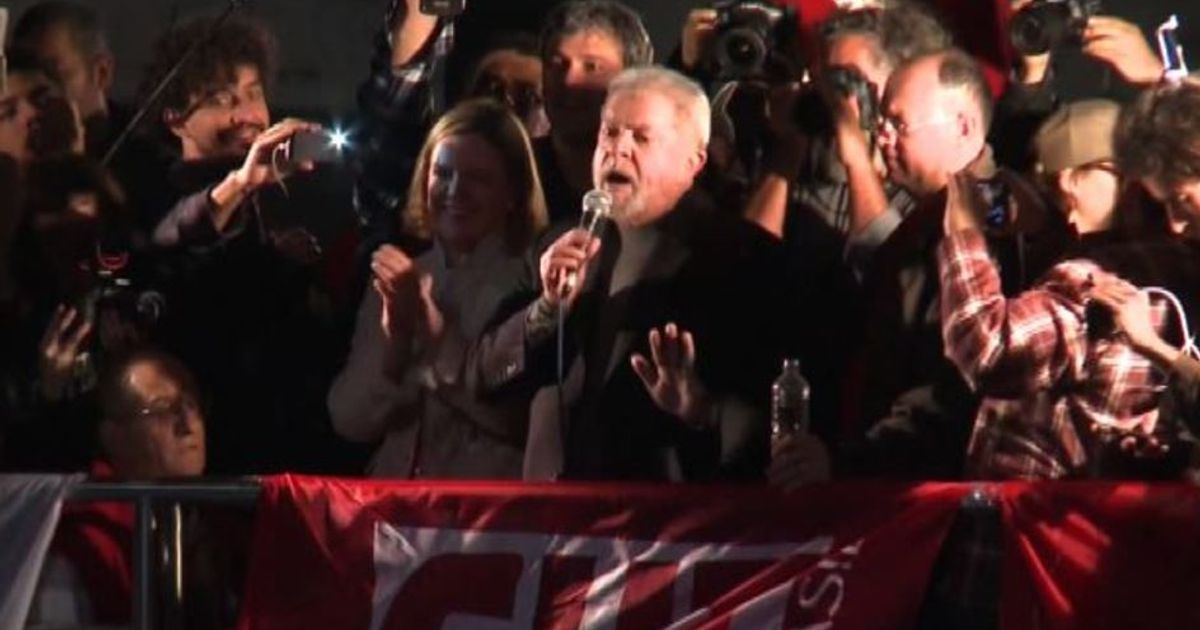Brasile, in migliaia in piazza per manifestare a favore di Lula