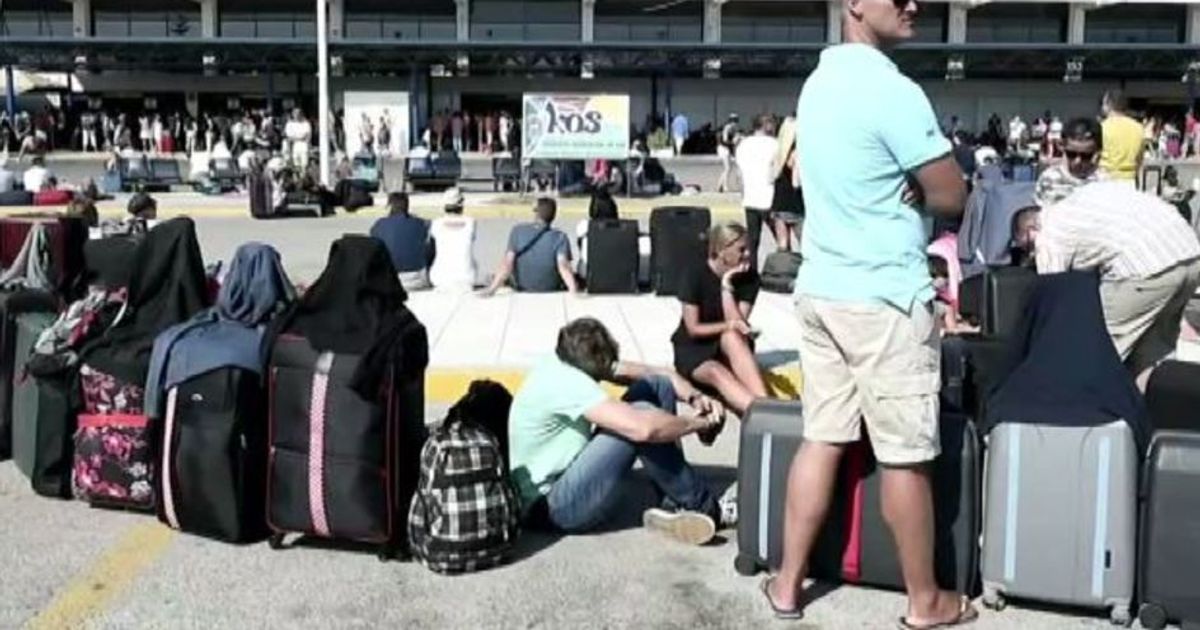 Dopo il sisma i turisti si riversano all8217aeroporto di Kos