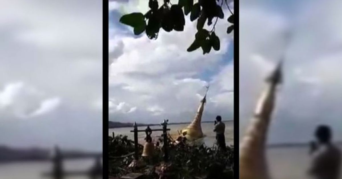 Birmania, la Pagoda buddista affonda in acqua per le inondazioni
