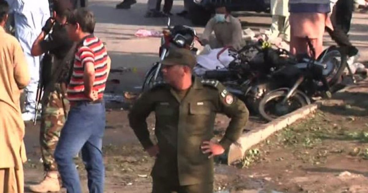 Pakistan, autobomba esplode a Lahore: almeno 20 i morti