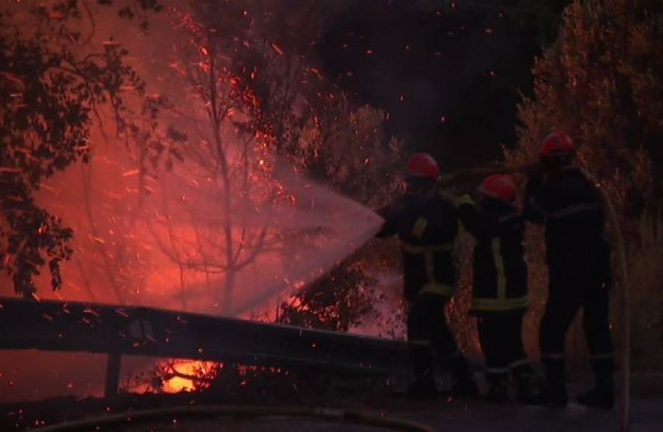 Francia, incubo incendi in costa Azzurra: 10mila evacuati