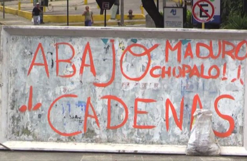 Venezuela in sciopero, barricate a Caracas contro piani di Maduro