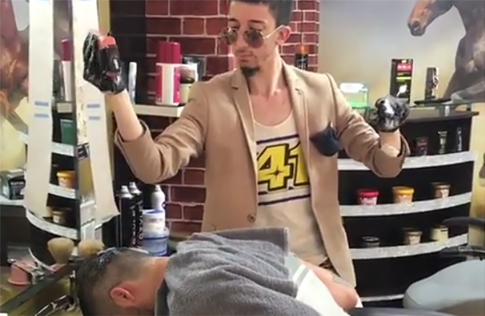 Il barbiere “violento” più amato in Turchia