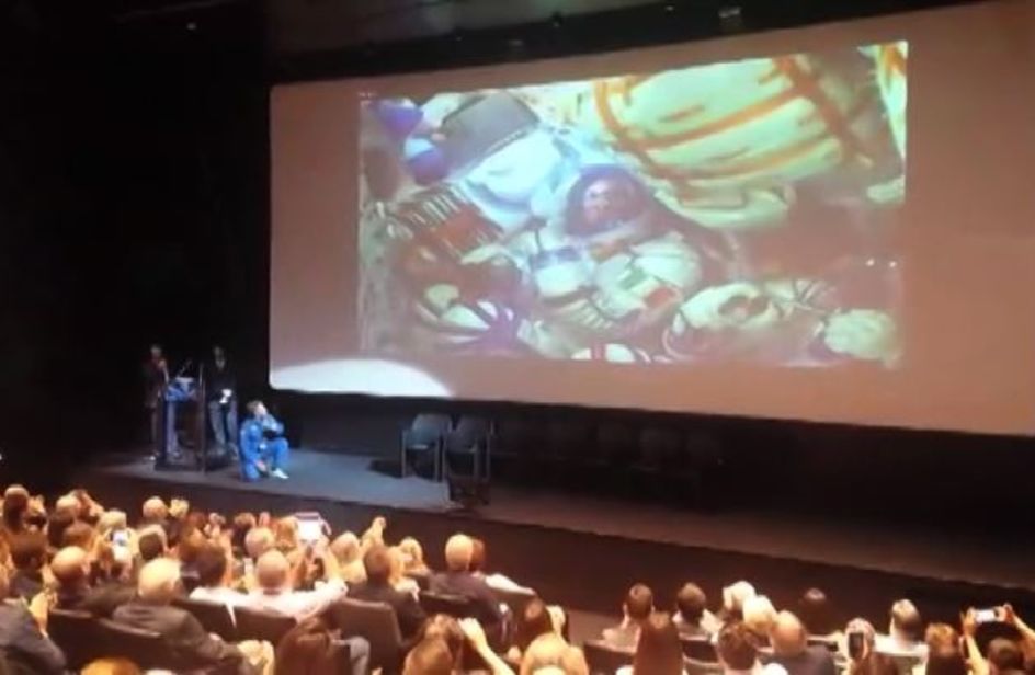 Il saluto di Nespoli dallo spazio e l’applauso del pubblico Asi