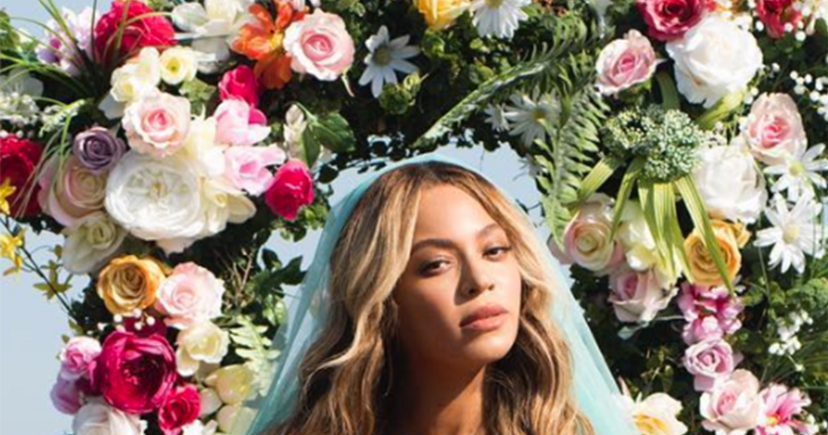 Beyoncé: prima foto con i gemelli (in formato madre natura)