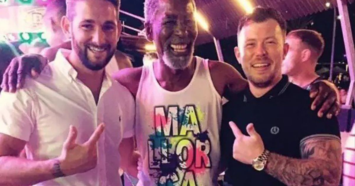 Lo scambiano per Morgan Freeman e vive da divo per una settimana