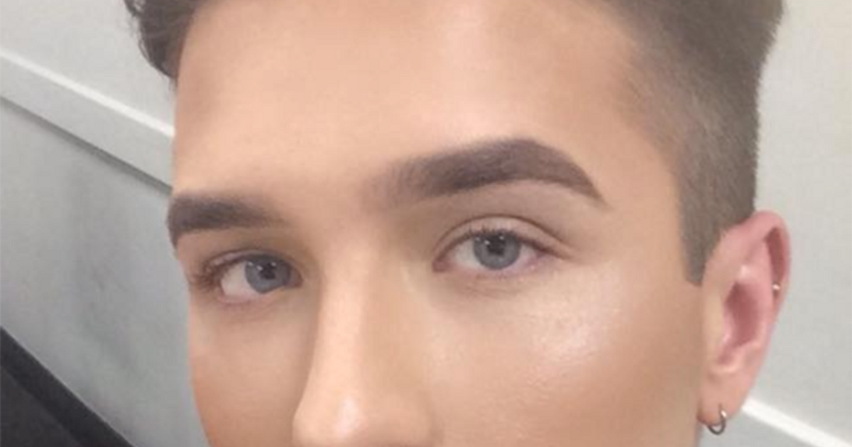 “Riduci il make up troppo vistoso”: la risposta del dipendente è il top