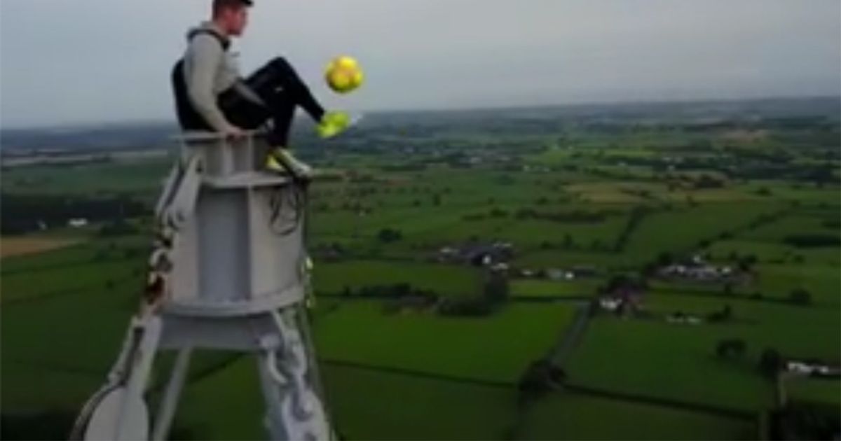 Il freestyler e le acrobazie da brivido sospeso nel vuoto