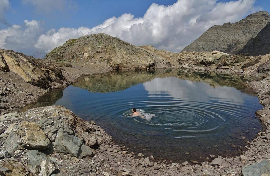 Una piscina sulle Alpi a 2800 metri per fuggire dal caldo record