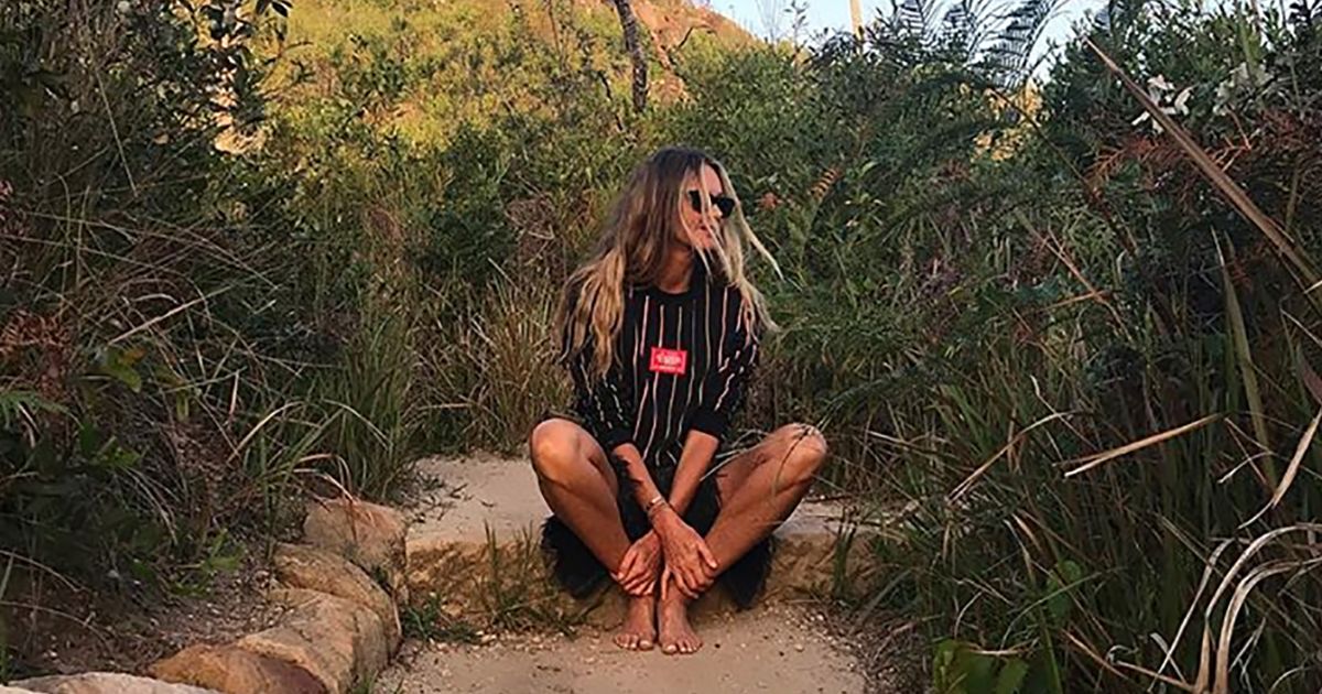 Elle Macpherson compie 54 anni ma sembra una ragazzina