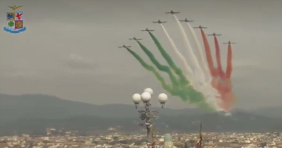 Le Frecce Tricolori celebrano i 95 anni dell’Aeronautica Militare