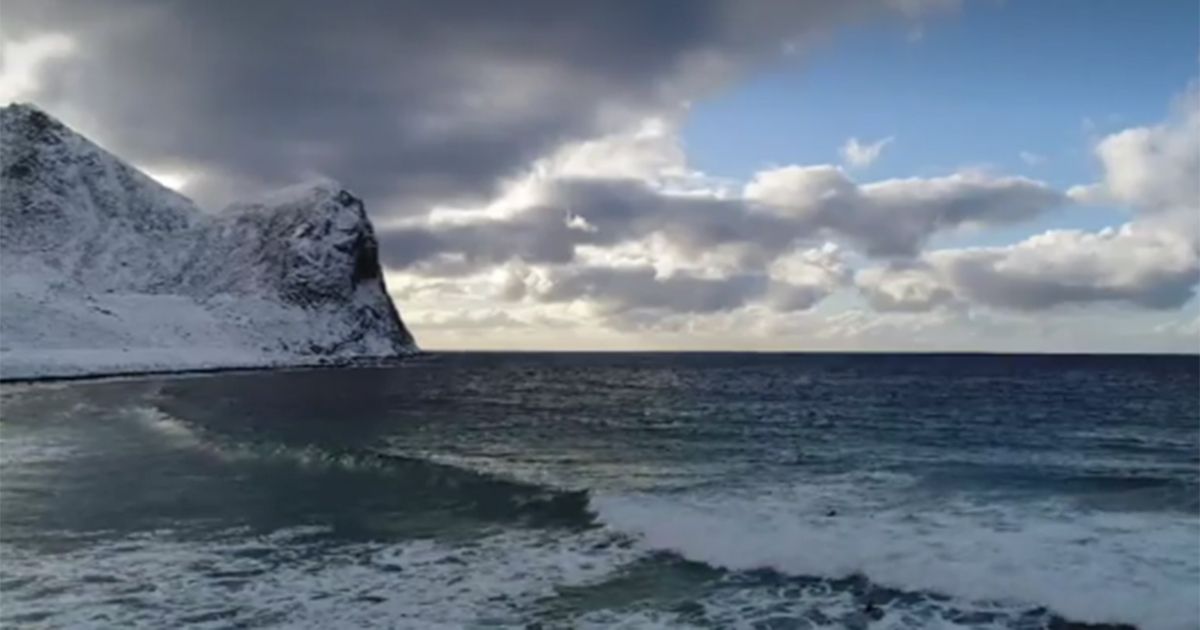 La sfida dei norvegesi al freddo e al gelo: in surf nell’Artico