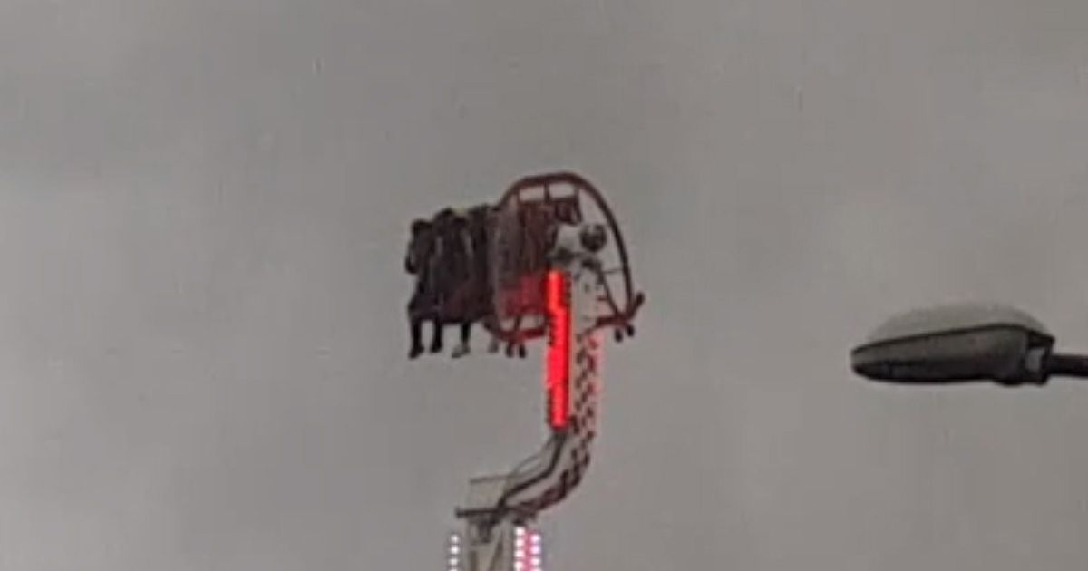 Incubo al Lunapark. Bloccate a 20 metri d’altezza sotto la grandinde