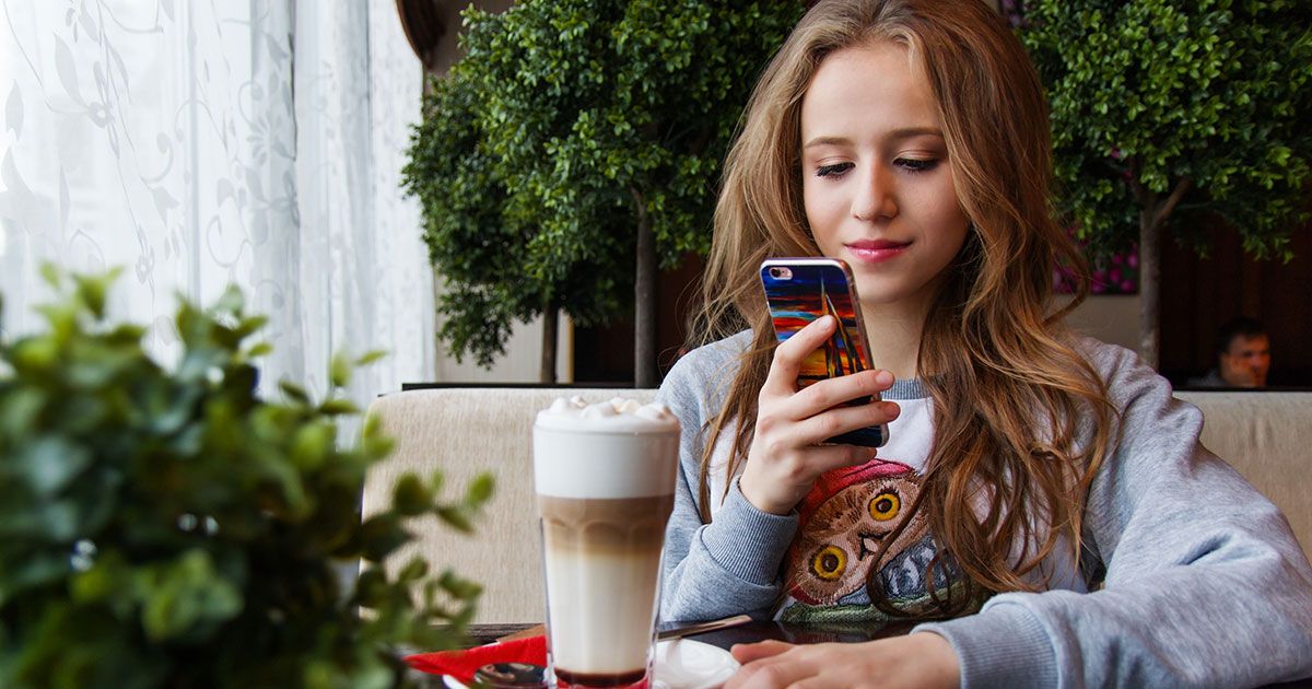 Attaccati allo smartphone: ecco a cosa porta la dipendenza