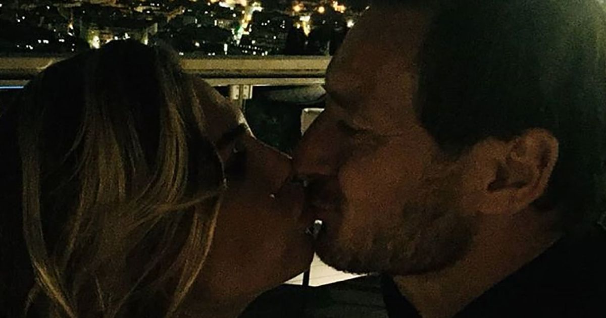Totti a Capri va in giro sul carrello dei bagagli