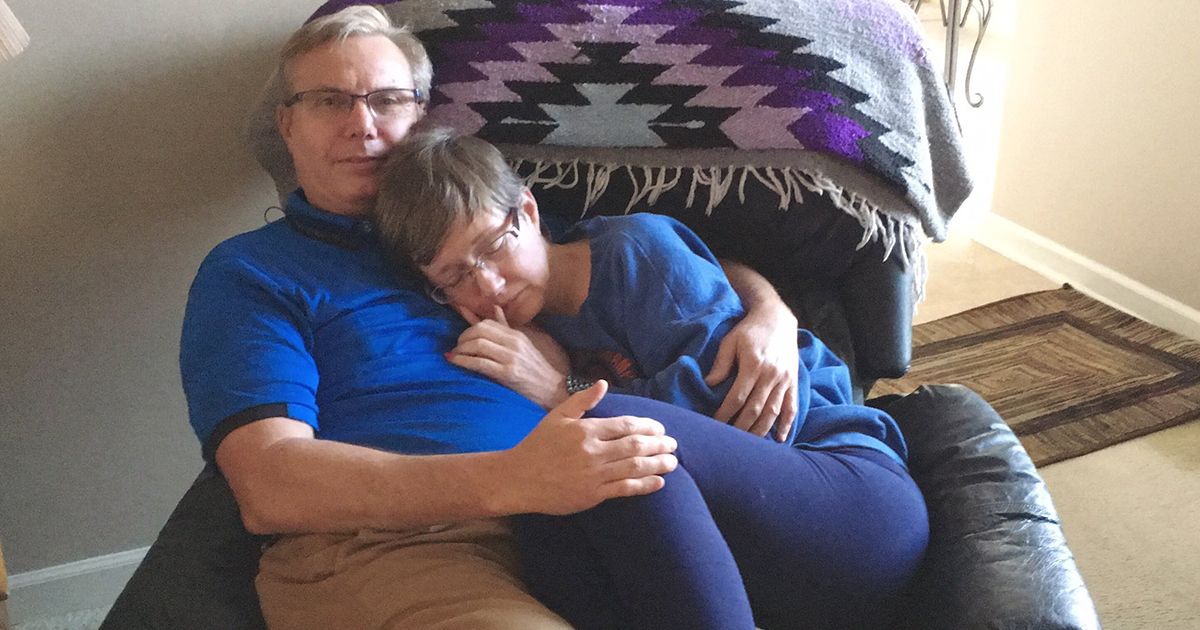 La foto che ha commosso il mondo: uniti nonostante l’Alzheimer