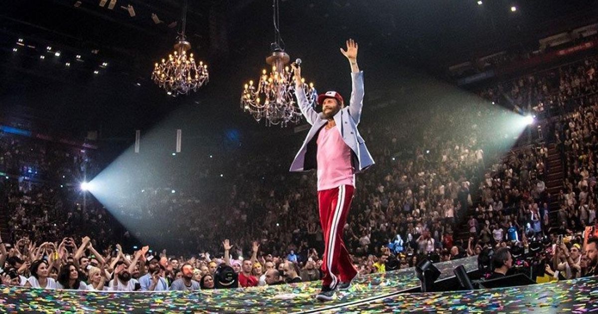 I lampadari del tour di Jovanotti: vanno all’asta per beneficenza