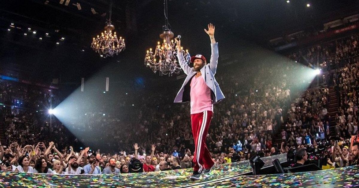 I lampadari del tour di Jovanotti: vanno all'asta per beneficenza