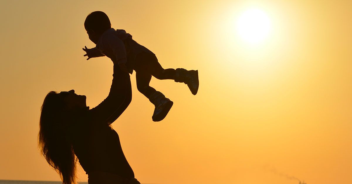 48 anni dopo ritrova la mamma che lo aveva dato in adozione e scopre la verità