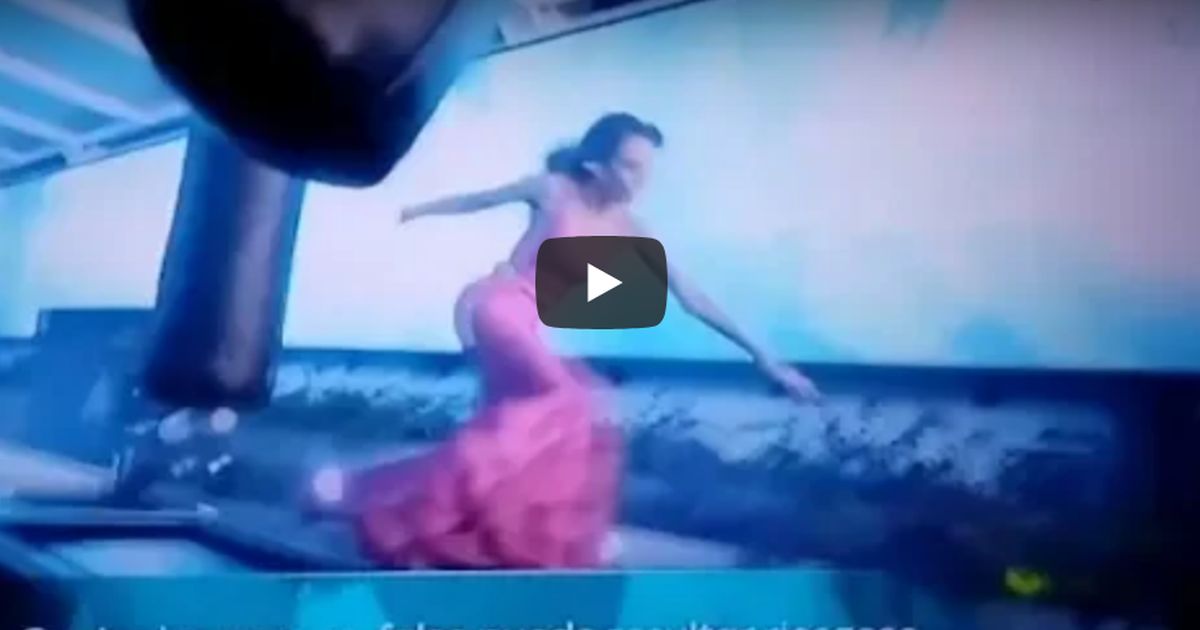 Paura durante Miss Universo: la passerella tra i sacchi della boxe e la caduta
