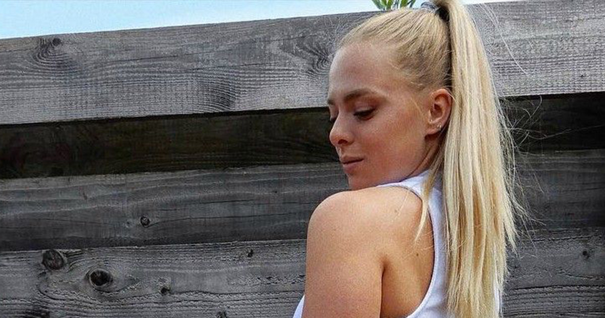 L'influencer cerca di essere d'ispirazione e si mostra con la cellulite
