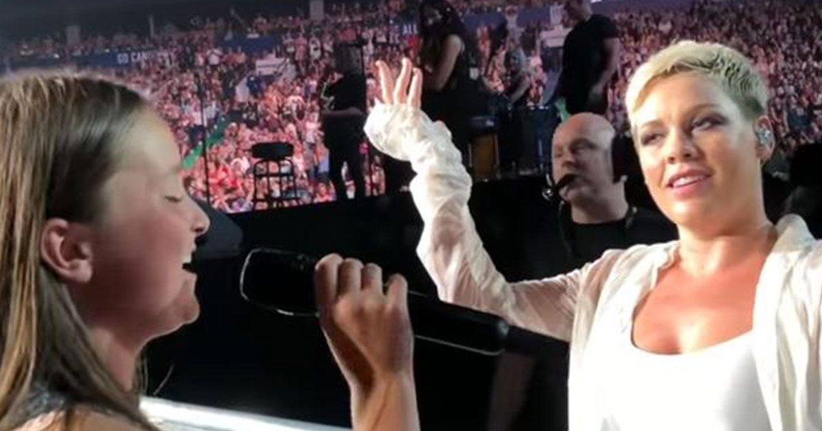 Una dodicenne suona al concerto di Pink: brividi…