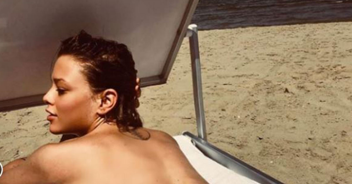Silvia Provvedi: la fidanzata di Corona e le pose hot sotto il sole