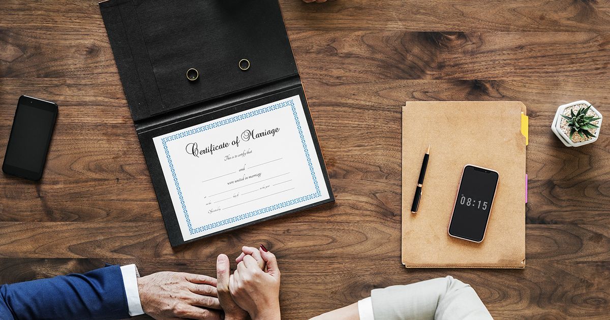 50 anni dopo scopre il tradimento: e lei chiede il divorzio dopo 70 anni di matrimonio