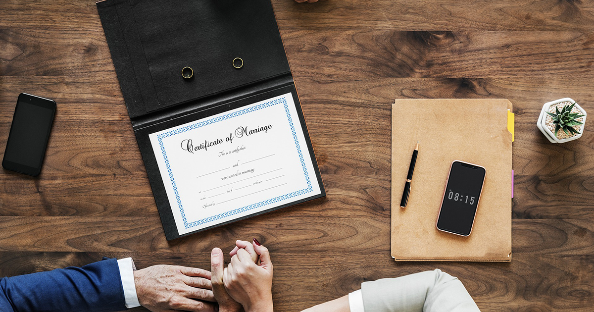 50 anni dopo scopre il tradimento: e lei chiede il divorzio dopo 70 anni di matrimonio