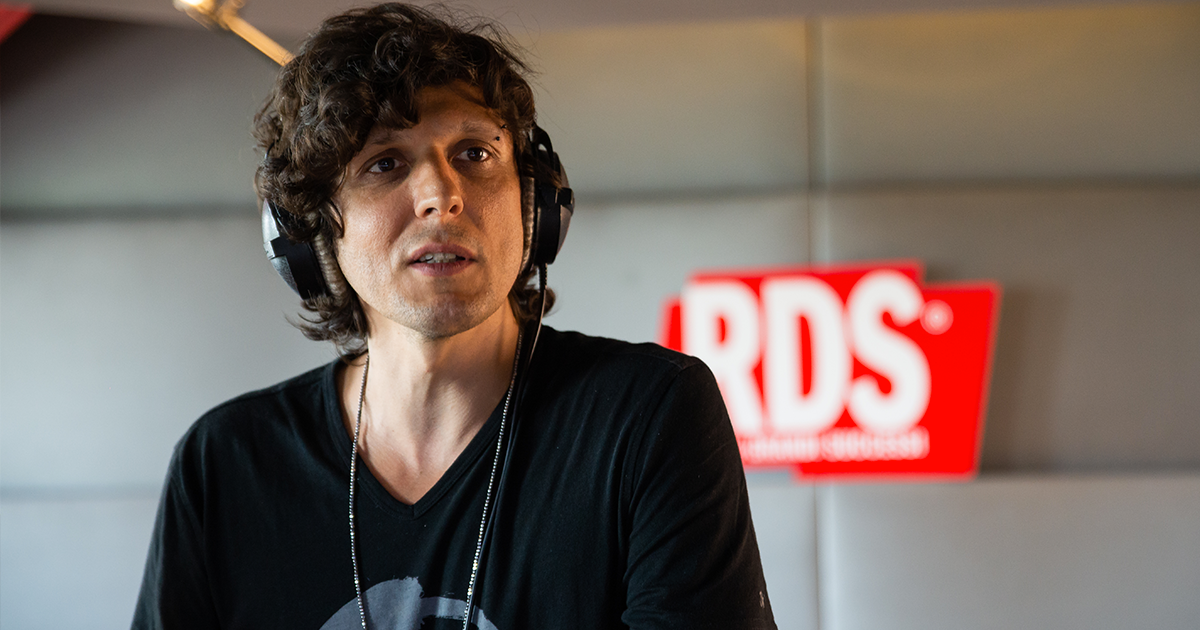 Ermal Meta canta 'High and dry' dei Radiohead in diretta con Giovanni Vernia