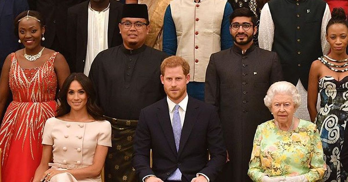 Elisabetta, Harry, Meghan: trova l’errore nella foto