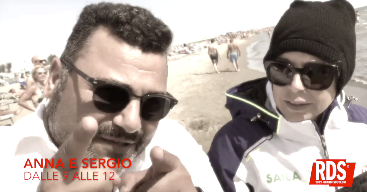 La penitenza è realtà: Anna Pettinelli in mare con la tuta da sci