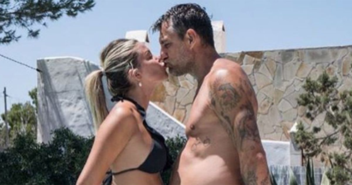 Vieri pubblica la foto col pancione di Costanza Caracciolo: ma il pancione di lui spacca