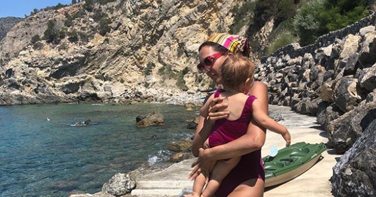 Caterina Balivo: un anno di Cora e il dolce post di auguri
