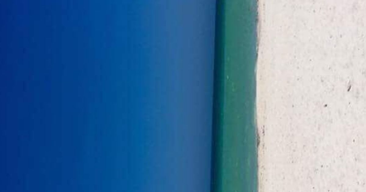 L’enigma estivo senza soluzione: è una porta o una spiaggia?