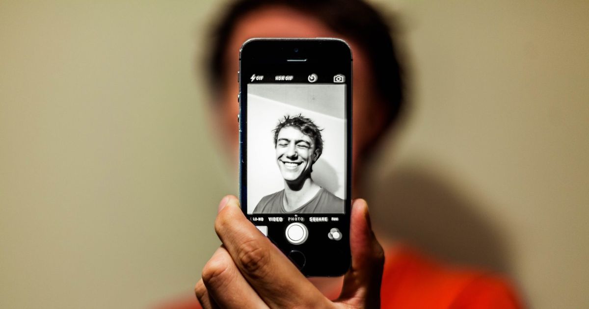 Selfie su carta d’identità: finisce nei guai foggiano