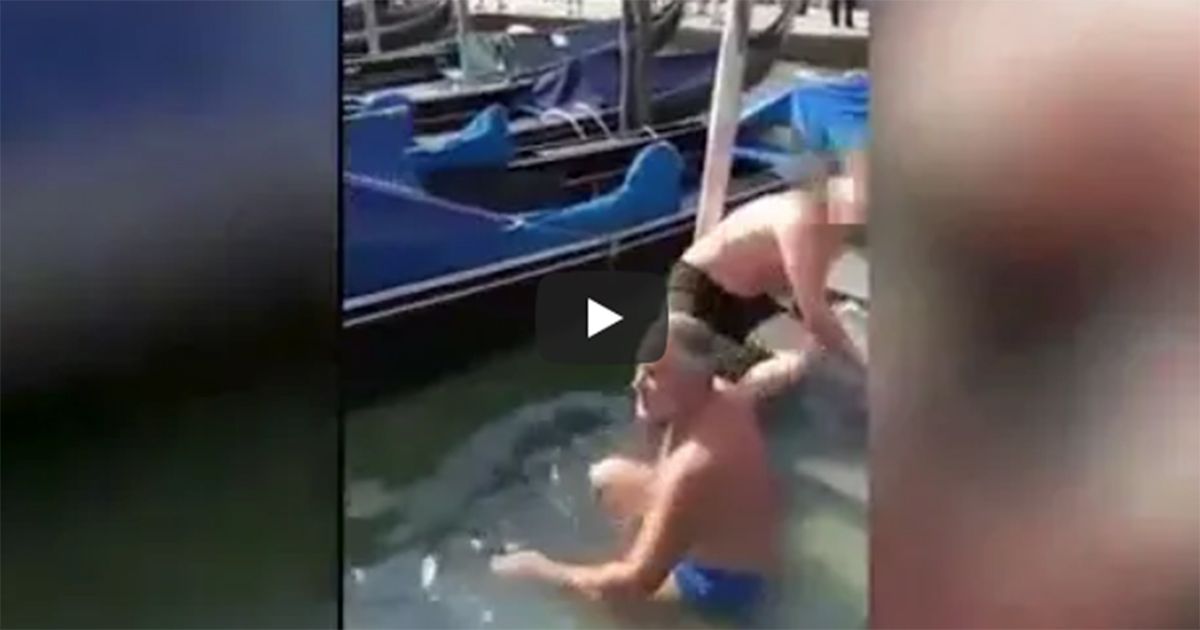 Il gondoliere di Venezia: la lezione ai turisti francesi è da applausi