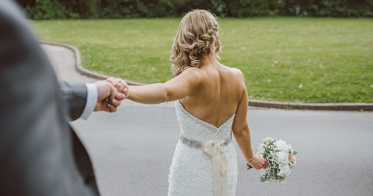 Sposo ruba le buste del matrimonio e scappa: ecco come va a finire