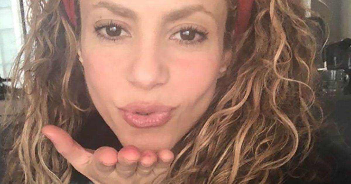 Shakira protegge il fan dai bodyguard