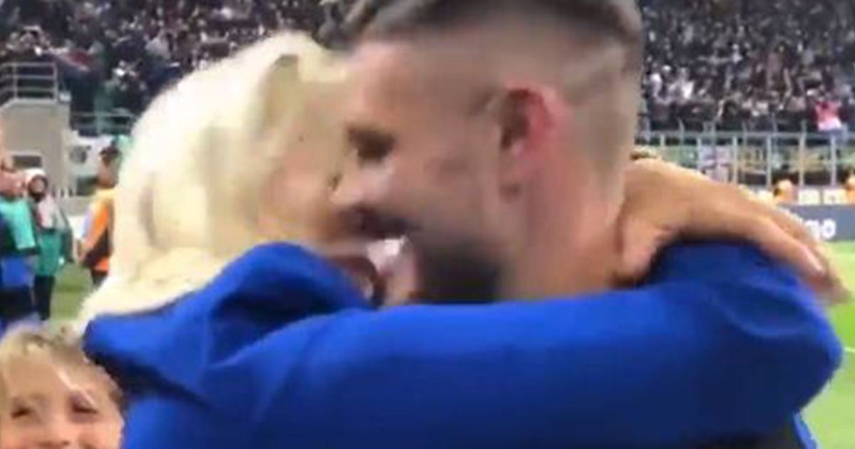 Dopo il gol della vittoria nel derby Icardi corre dalla sua Wanda per un bacio infinito