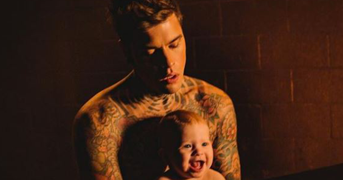 Fedez e la canzone per il figlio che commuove