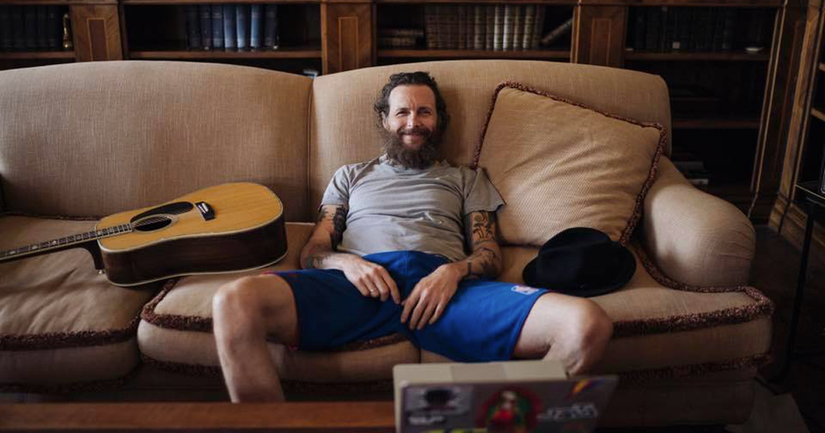 Jovanotti ha messo all’asta i suoi cimeli per salvare una colonia di gatti