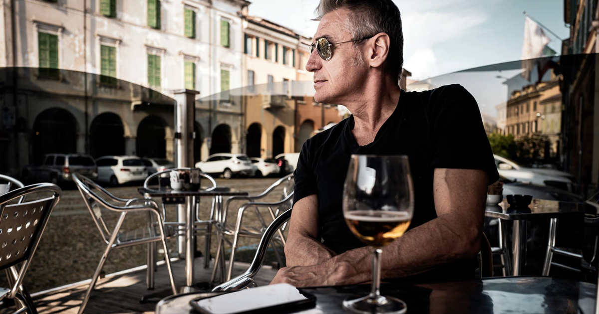 Ligabue sta disseminando indizi sul suo nuovo album?