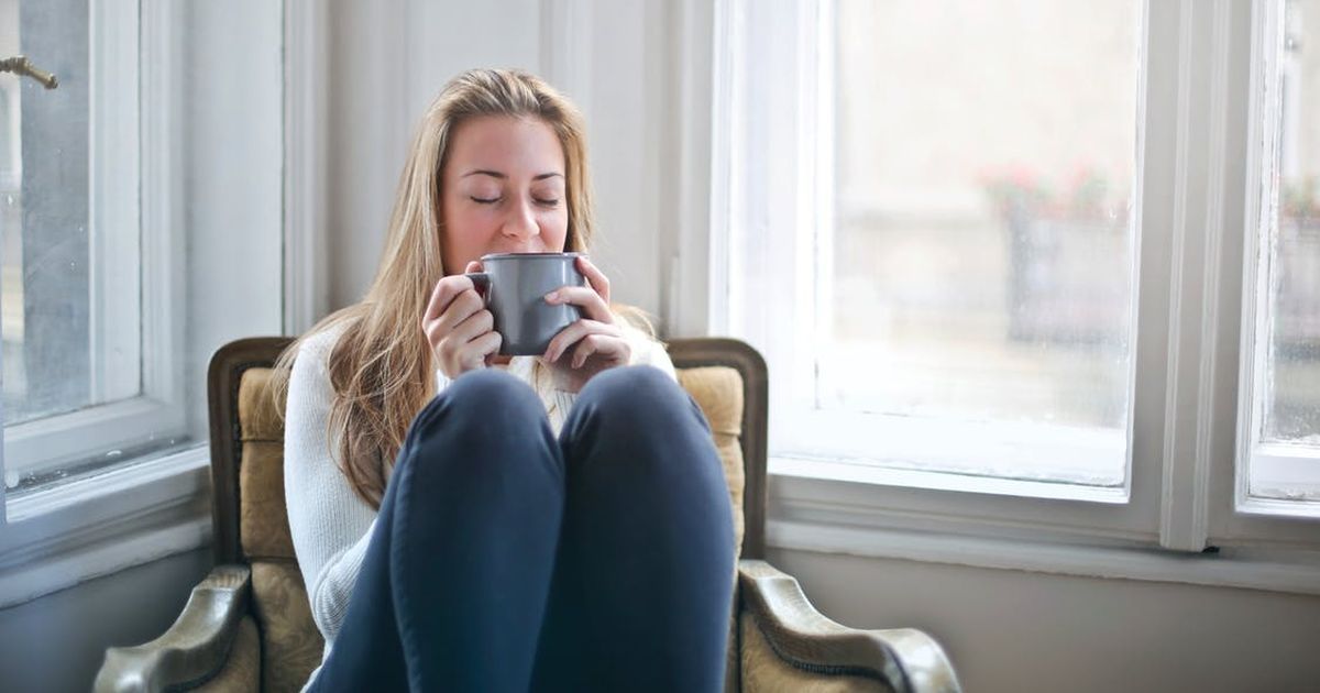 Finalmente spiegato perché le donne alzano di nascosto il riscaldamento in casa