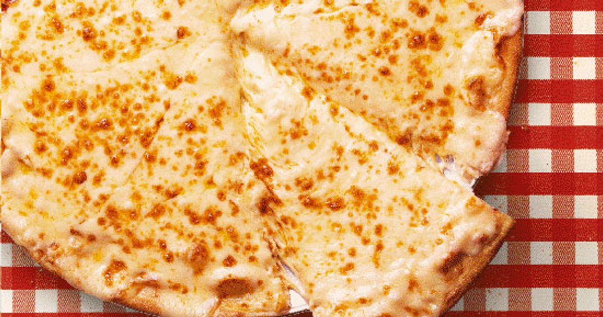 La pizza con un 1 kg di formaggio esiste davvero