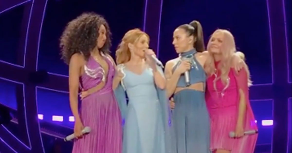 Geri Halliwell chiede scusa per aver lasciato le Spice Girls nel 1998, il video